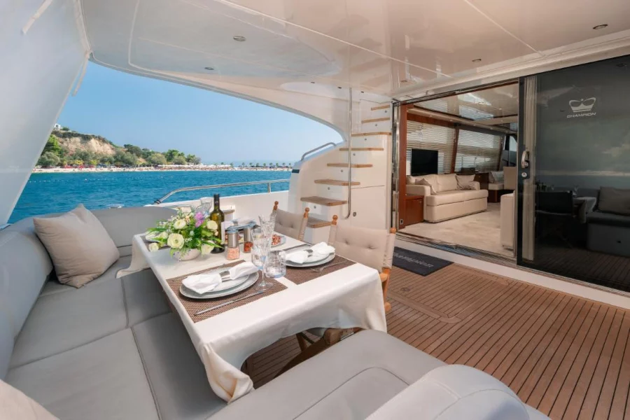 Princess 72 Flybridge - 4 + 1 cab. (Champion)  - 9