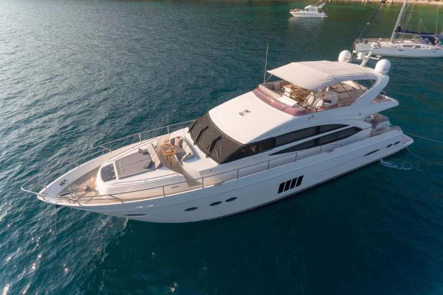 Princess 72 Flybridge - 4 + 1 cab. (Champion)  - 15