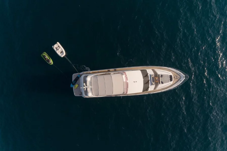 Princess 72 Flybridge - 4 + 1 cab. (Champion)  - 18