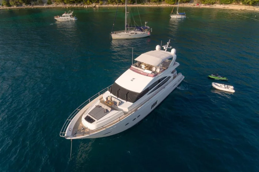 Princess 72 Flybridge - 4 + 1 cab. (Champion)  - 19