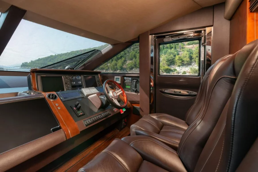 Princess 72 Flybridge - 4 + 1 cab. (Champion)  - 22
