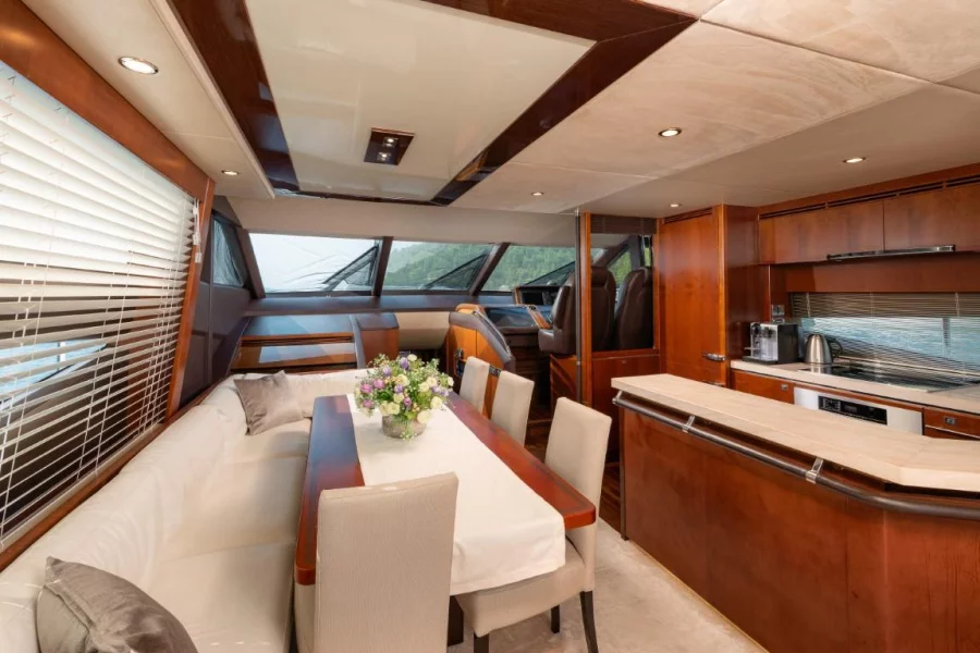 Princess 72 Flybridge - 4 + 1 cab. (Champion)  - 23