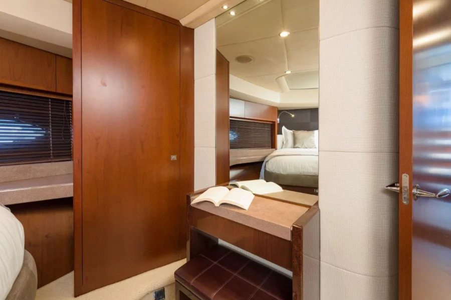 Princess 72 Flybridge - 4 + 1 cab. (Champion)  - 31