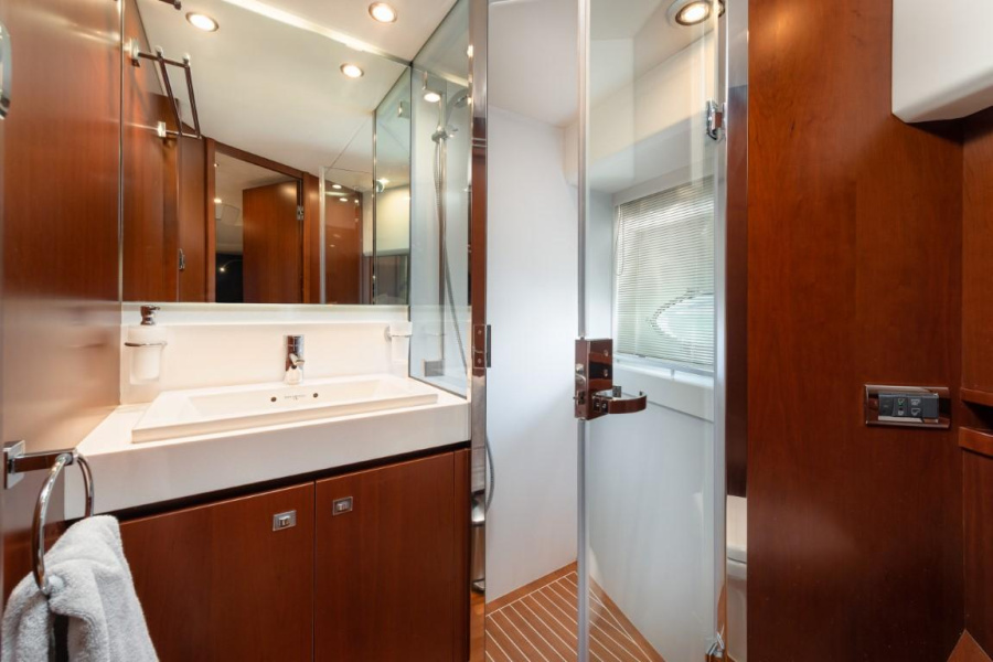 Photo #33 - Princess 72 Flybridge - 4 + 1 cab. (Champion) en Podstrana - 42427