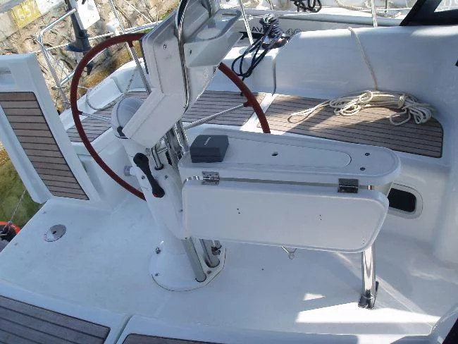 Oceanis Clipper 343 (Naysika)  - 4