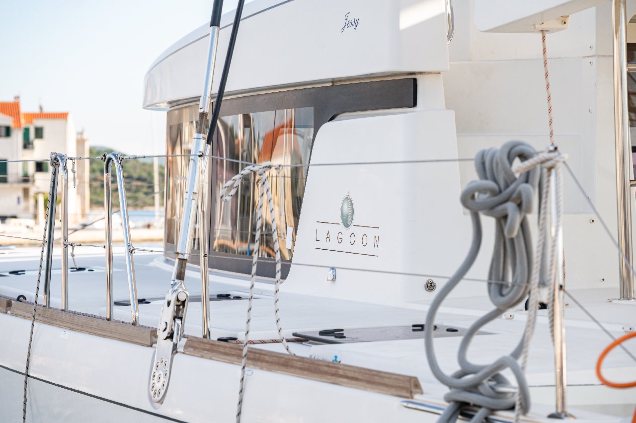 Lagoon 52 F - 4 + 2 cab. — photo 13