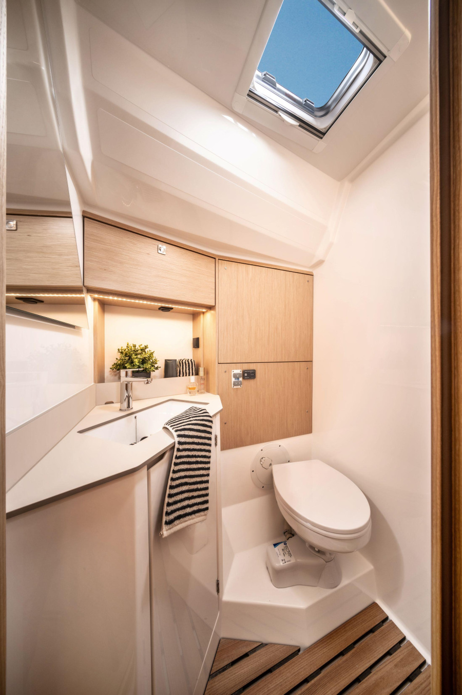 Bavaria C46 - 4 cab. — photo 23