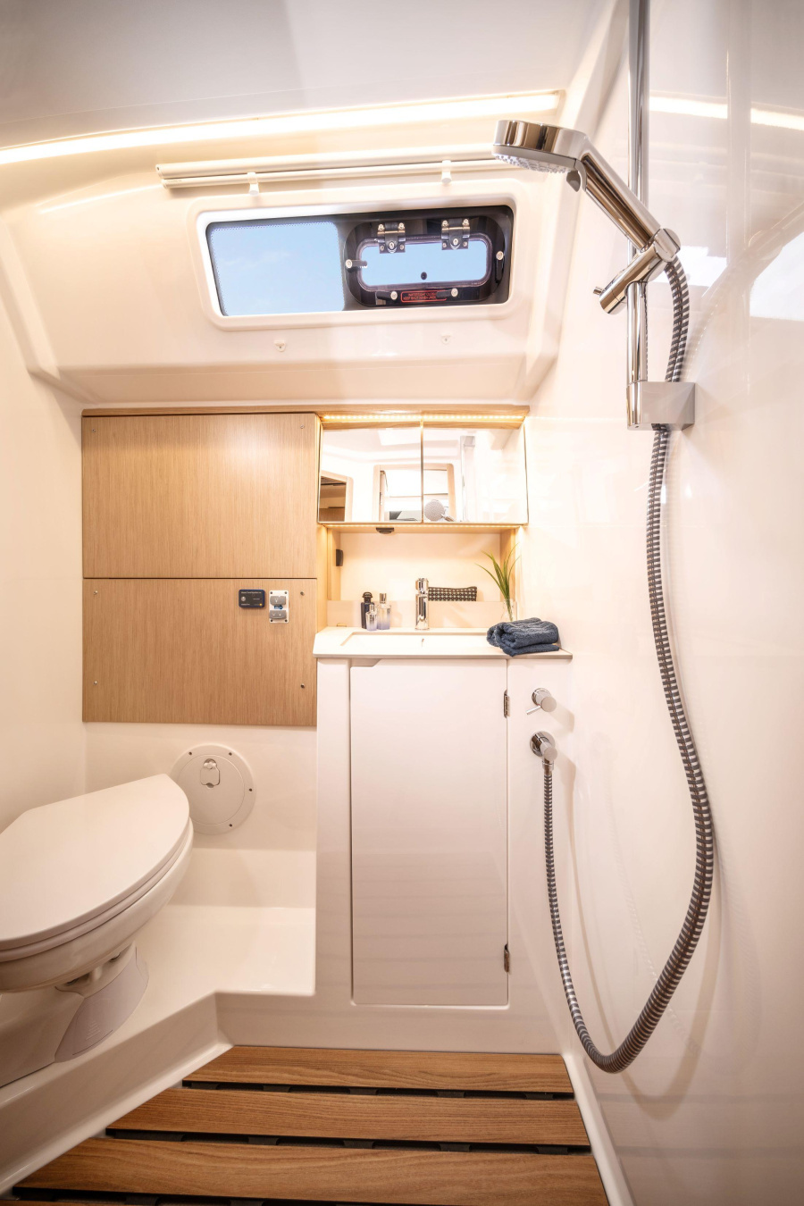 Bavaria C46 - 4 cab. — photo 24