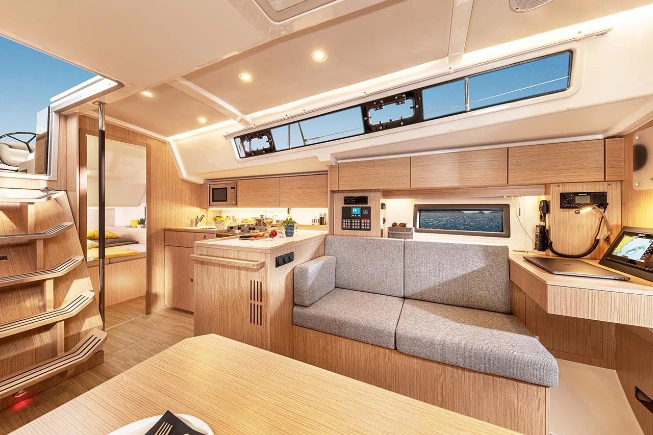 Bavaria C38 (Rising Sun)  - 7
