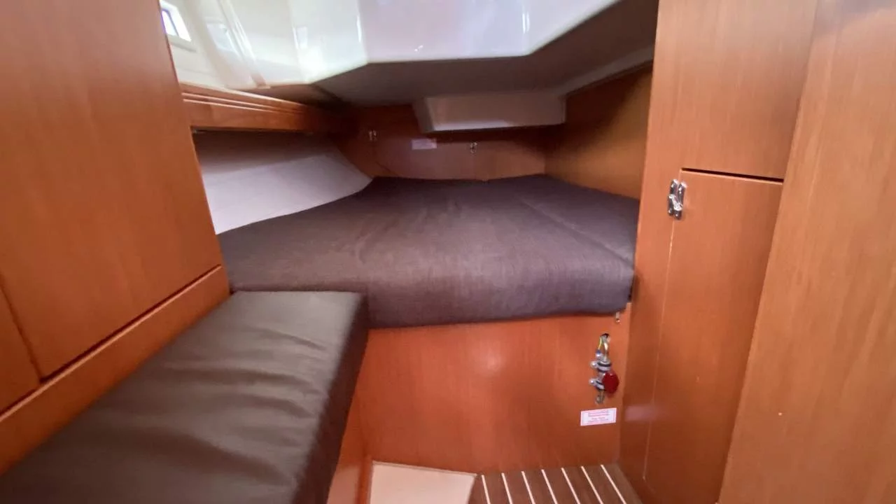 Bavaria Cruiser 34 (Loop)  - 11