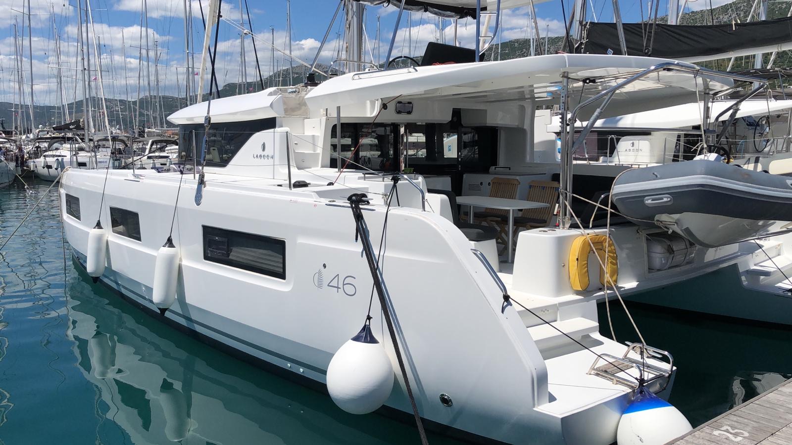 Photo #3 - Lagoon 46 - 4 + 2 cab. (La Condesa) en Kastela - 42721