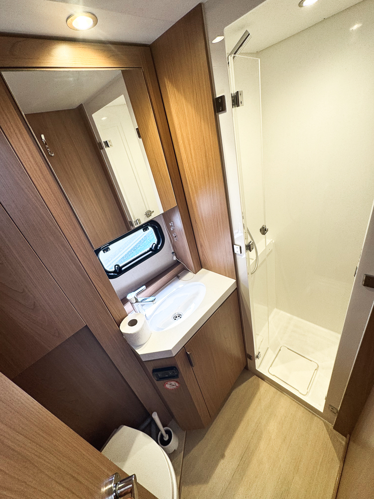 Bali 4.6 - 5 + 1 cab. — photo 40