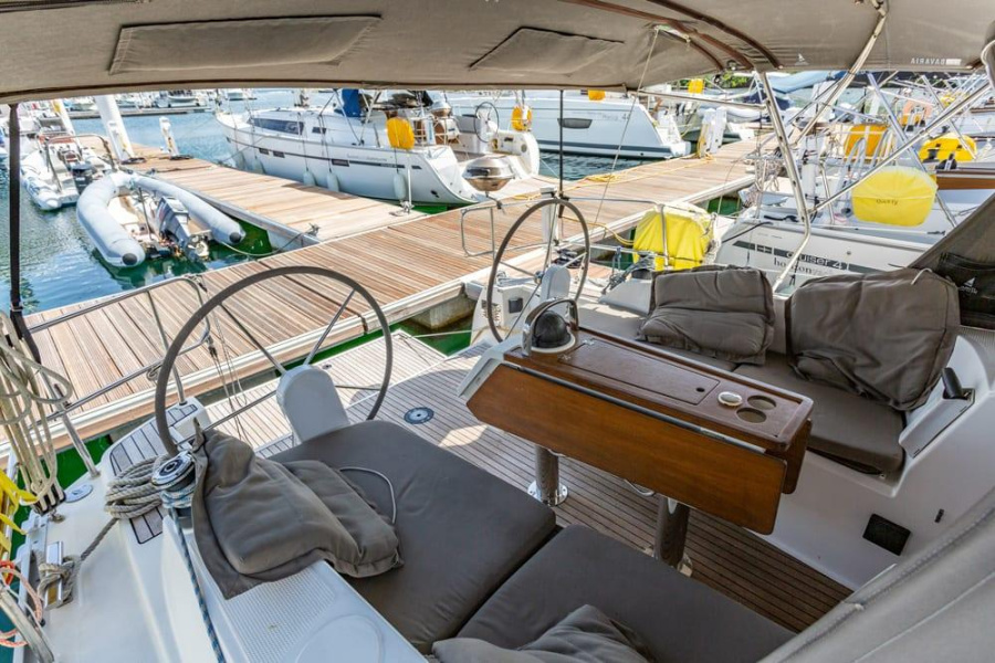 Bavaria 37 - 2 cab. — photo 12