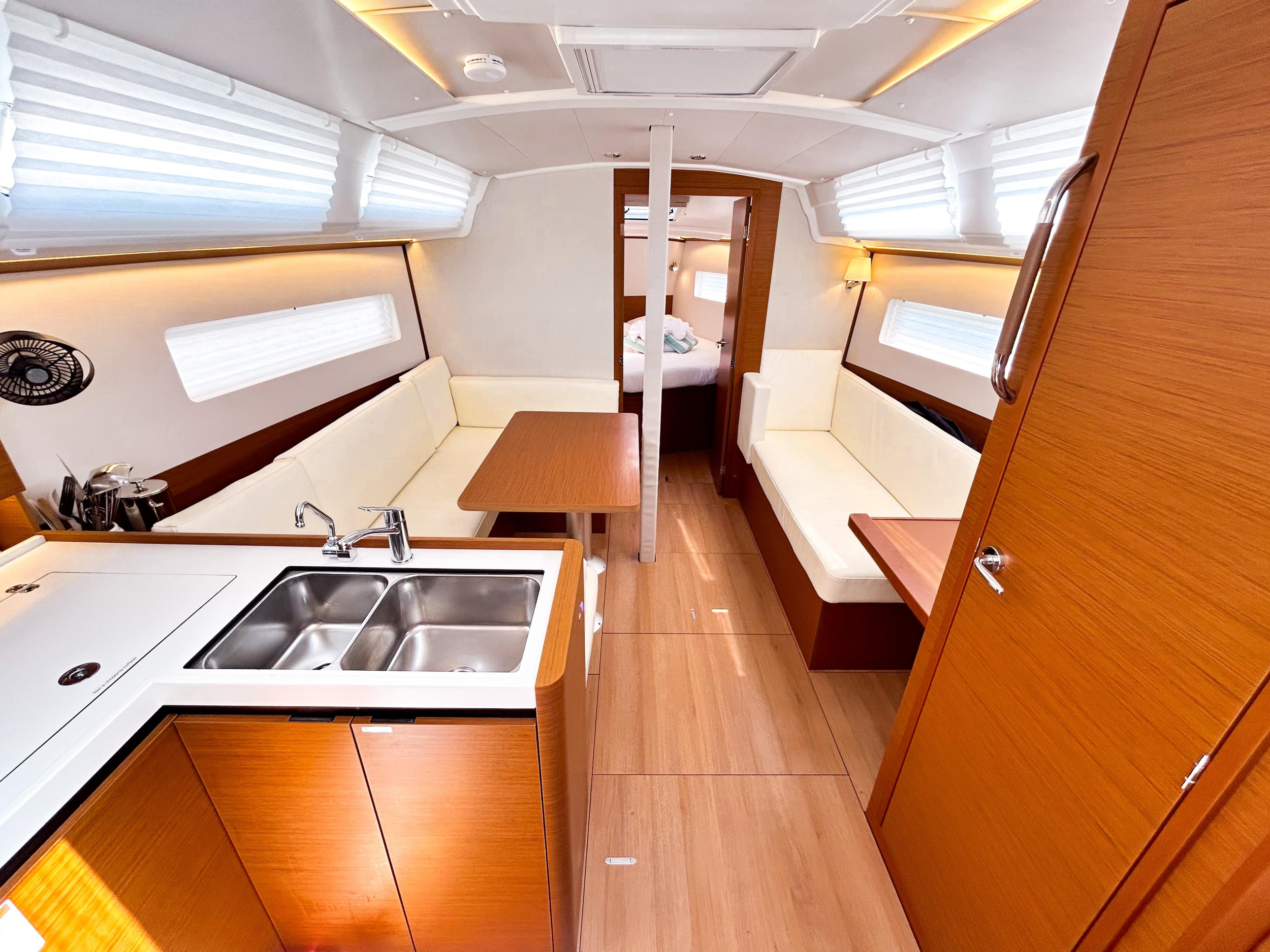 Photo #12 - Sun Odyssey 380 - 2 cab. (Soca Sleigh) in Nanny Cay - 42770
