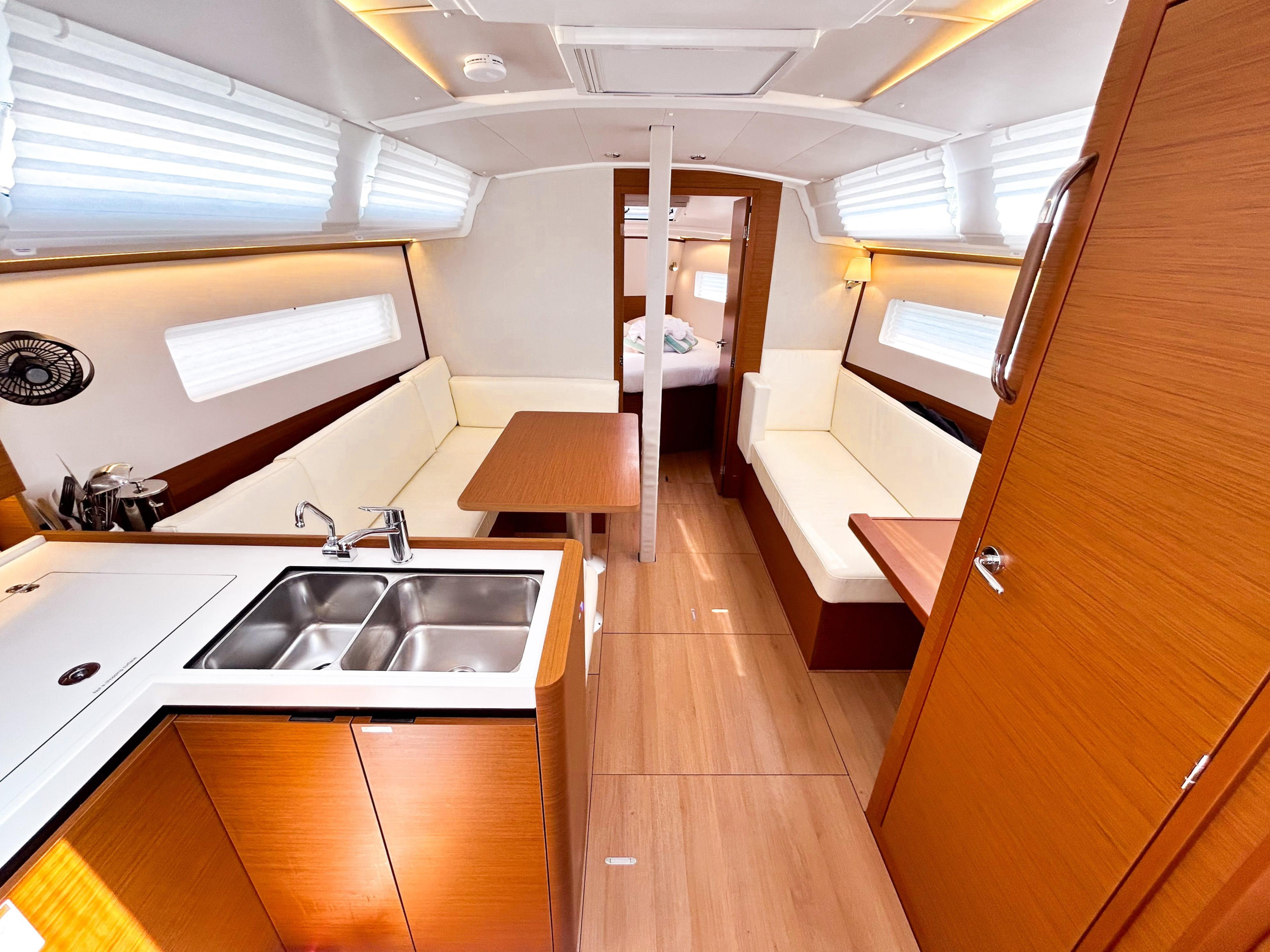 Sun Odyssey 380 - 2 cab. — photo 12