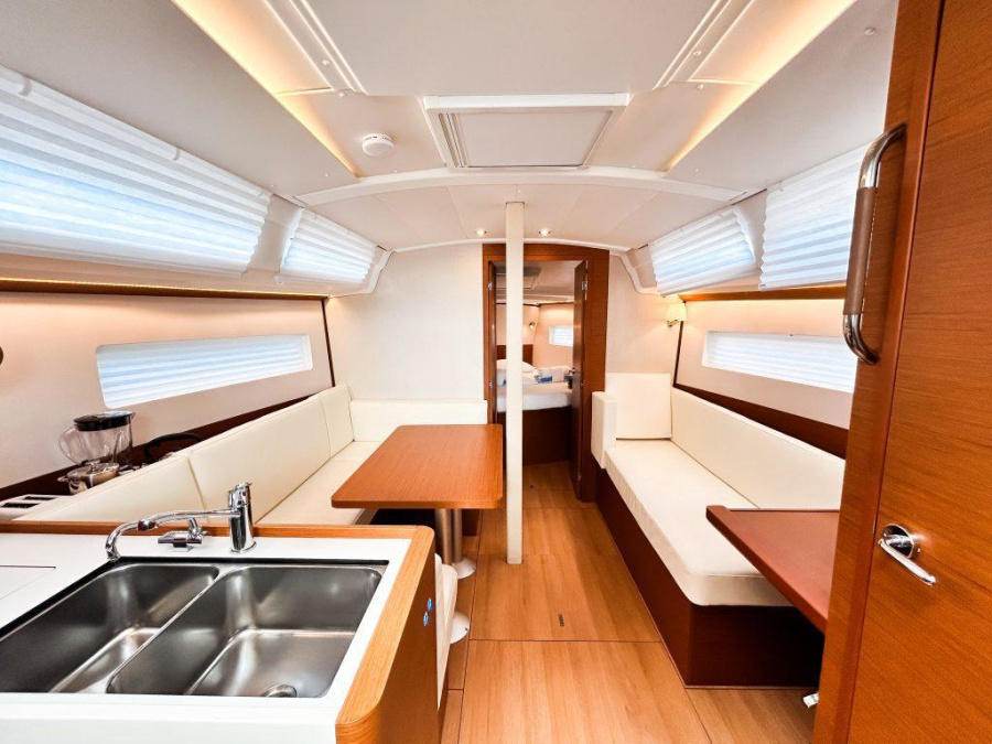 Sun Odyssey 380 - 3 cab. — photo 16