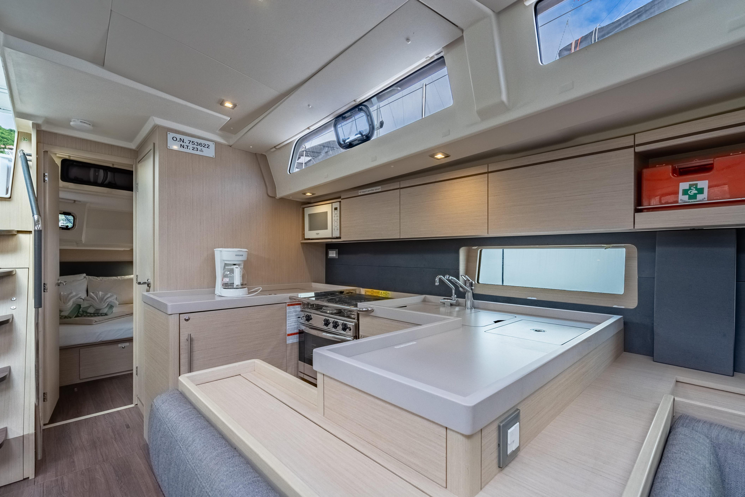 Oceanis 51.1 — photo 24