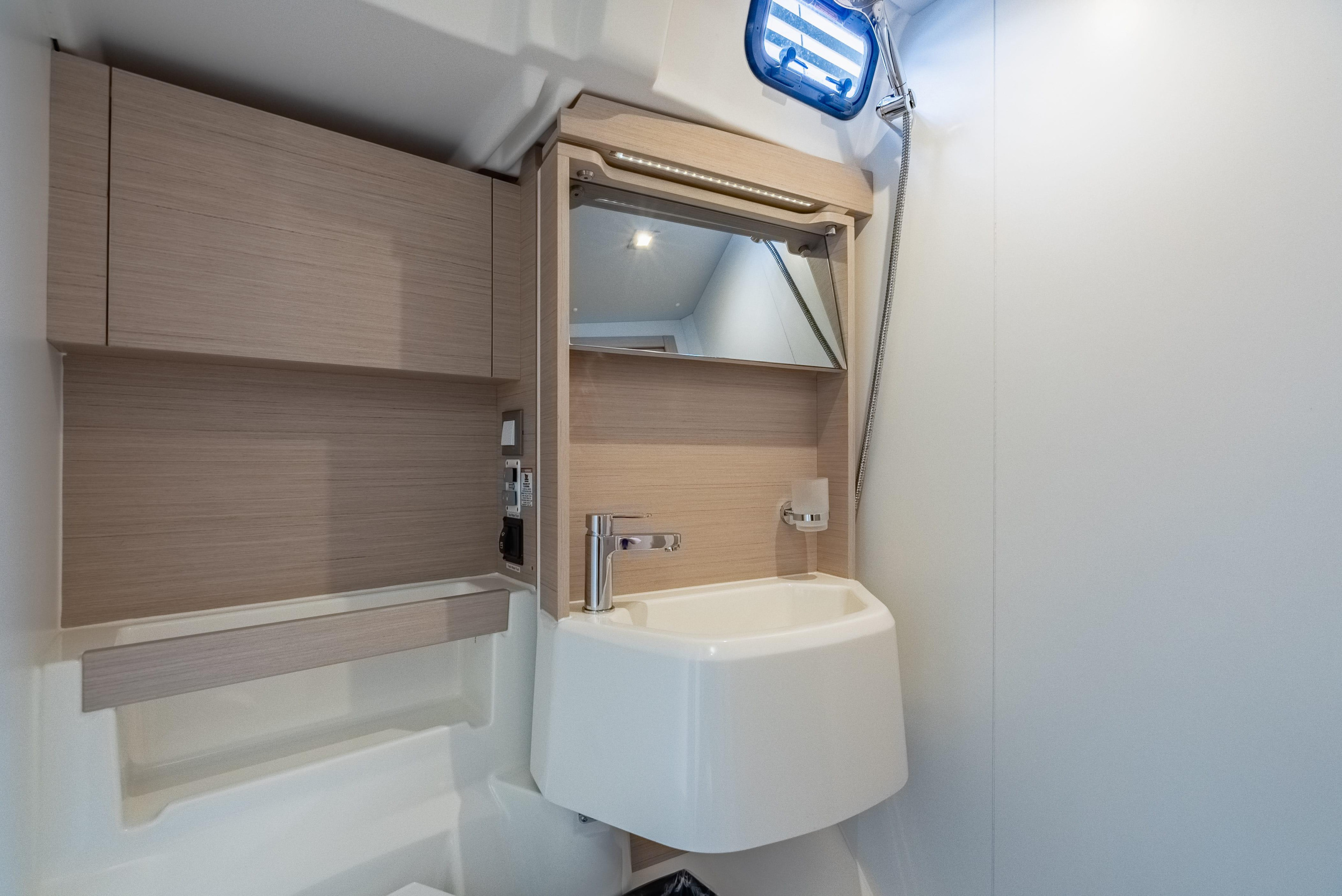Oceanis 51.1 — photo 31