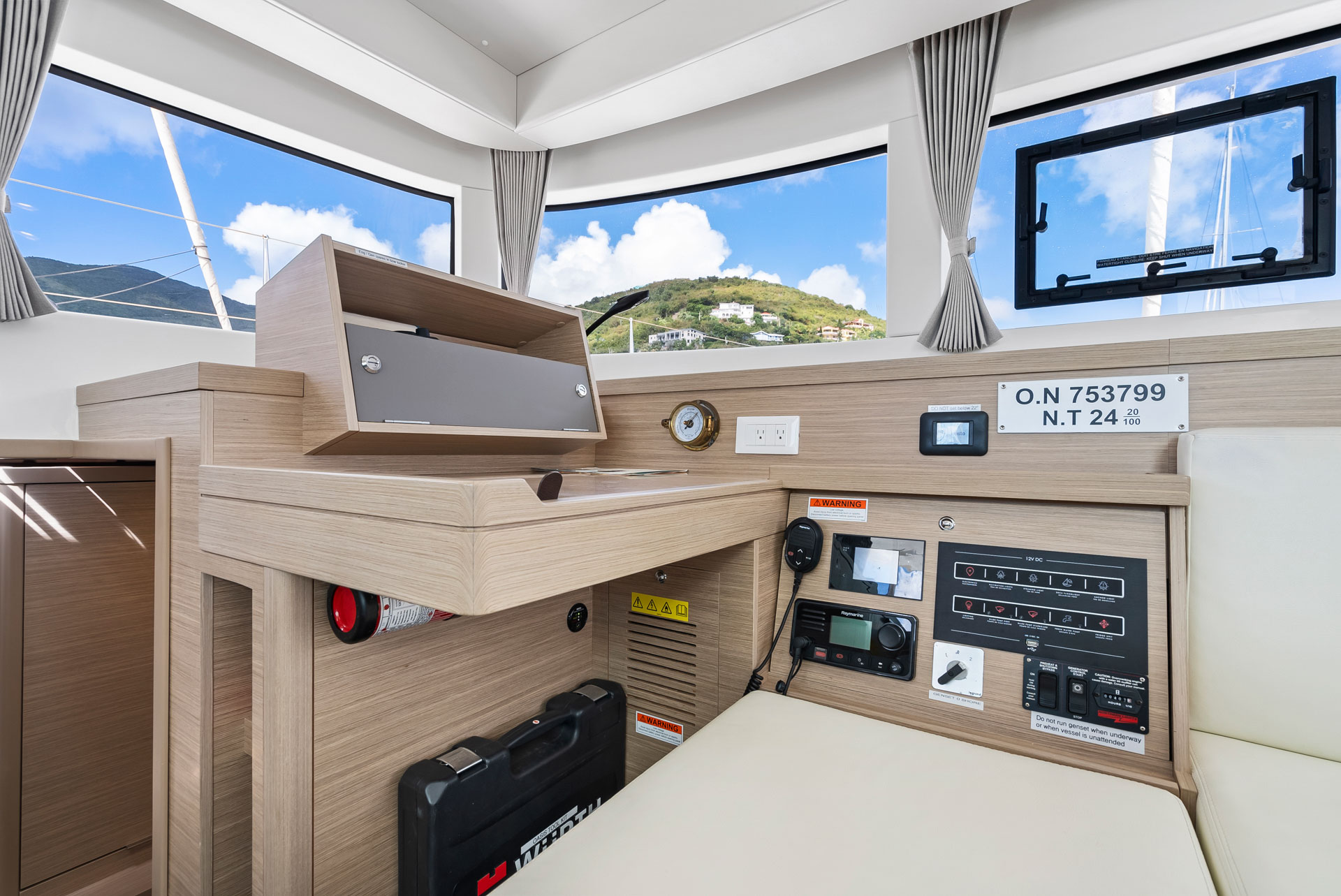 Lagoon 40 OW - 3 + 1 cab. — photo 15