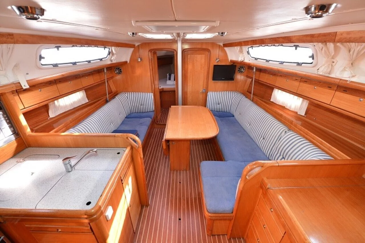 Bavaria 38 Cruiser (Enigma)  - 6