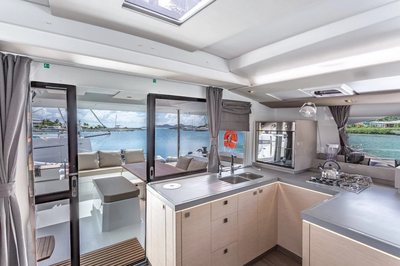 Fountaine Pajot Astrea 42 (Brown Eyed Girl)  - 15