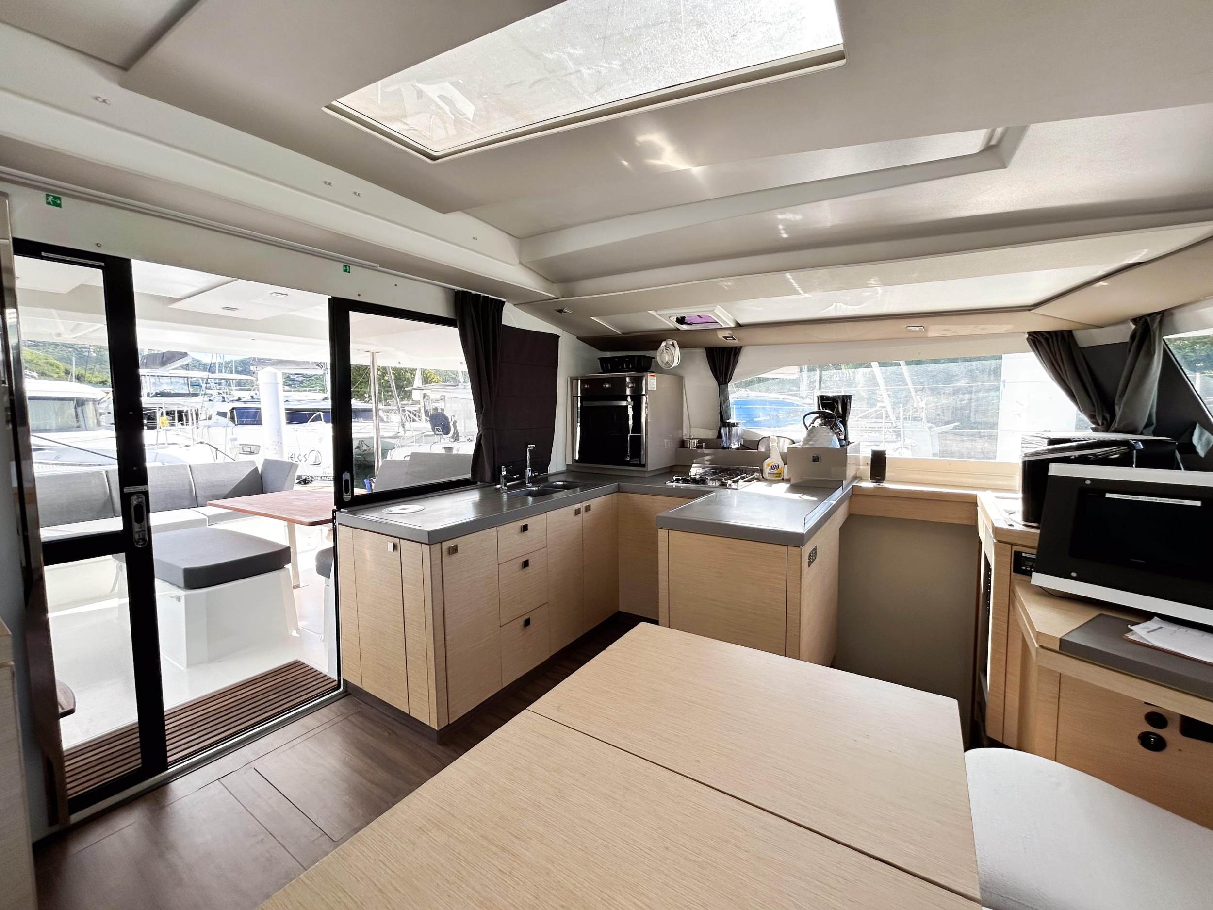 Fountaine Pajot Astrea 42 — photo 16