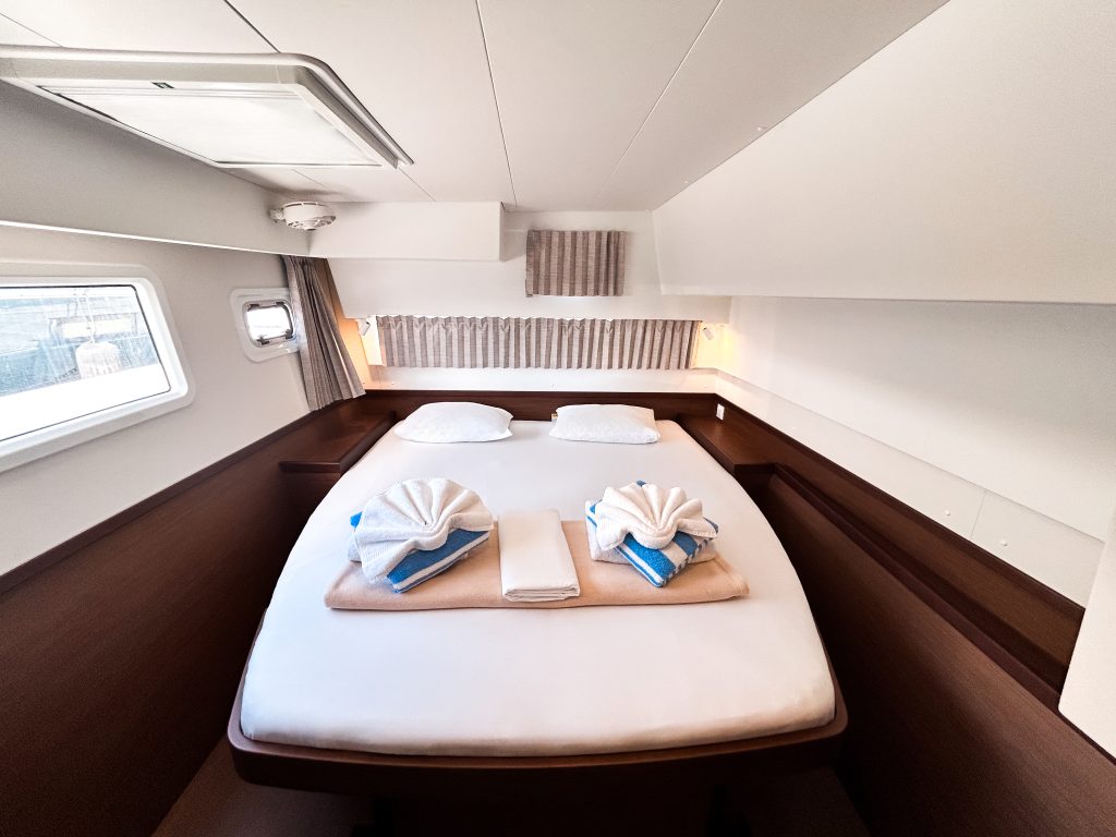Photo #17 - Lagoon 42 OW - 3 + 1 cab. (Wanderlust) in Nanny Cay - 42799