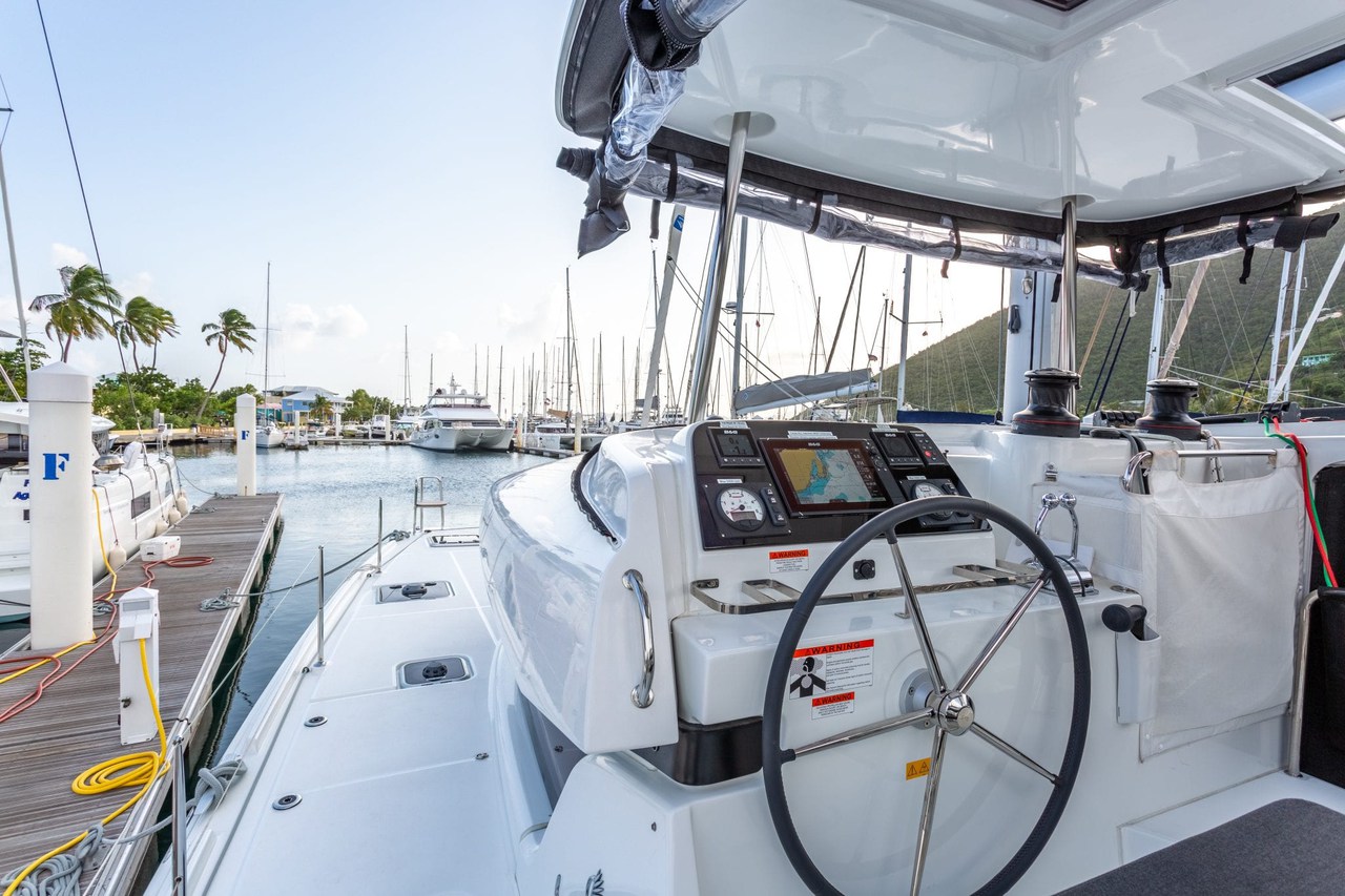 Lagoon 42 - 4 + 2 cab. — photo 13