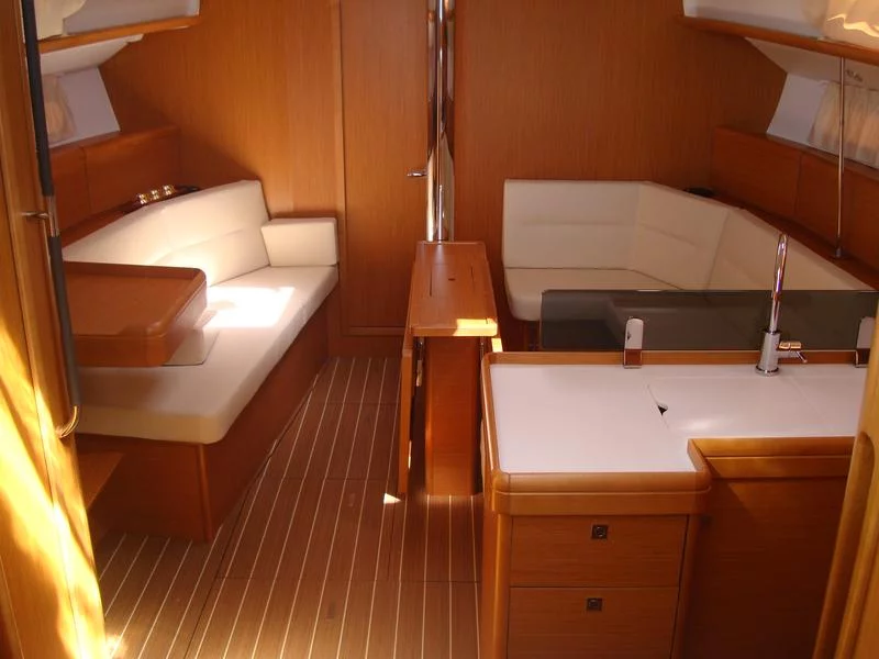 Sun Odyssey 42i (Praha)  - 4