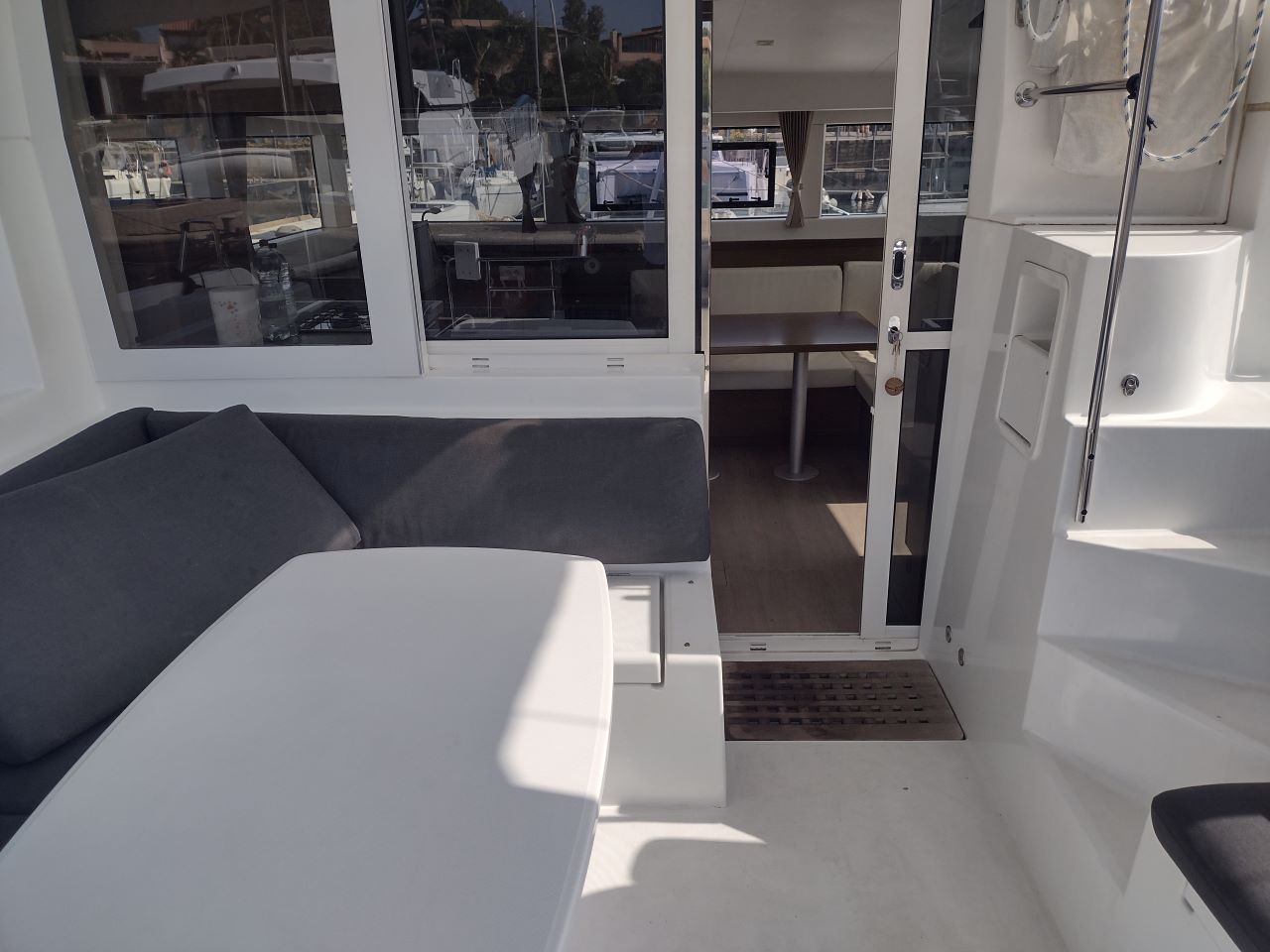 Photo #3 - Lagoon 40 - 4 + 2 cab (AZZURO III_DB) in Portorosa - 42865