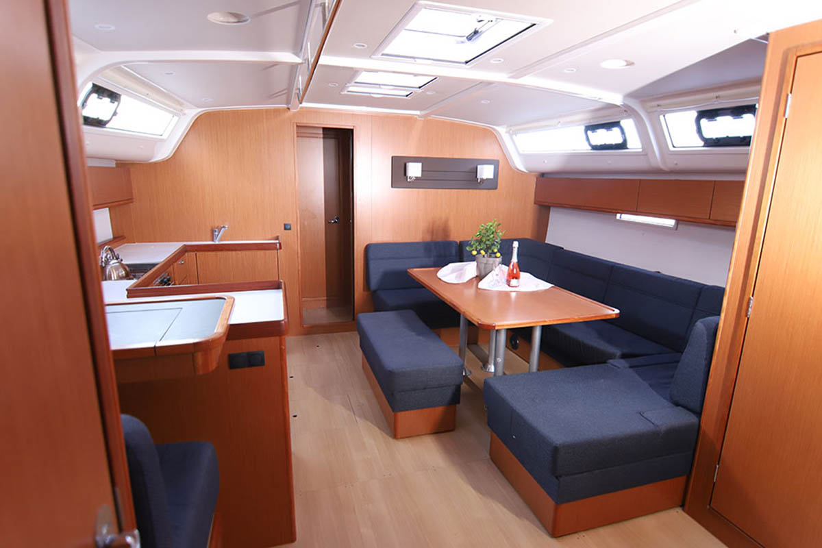 Photo #3 - Bavaria Cruiser 51 - 4 cab (Wild at sea) en Elliniko - 43084