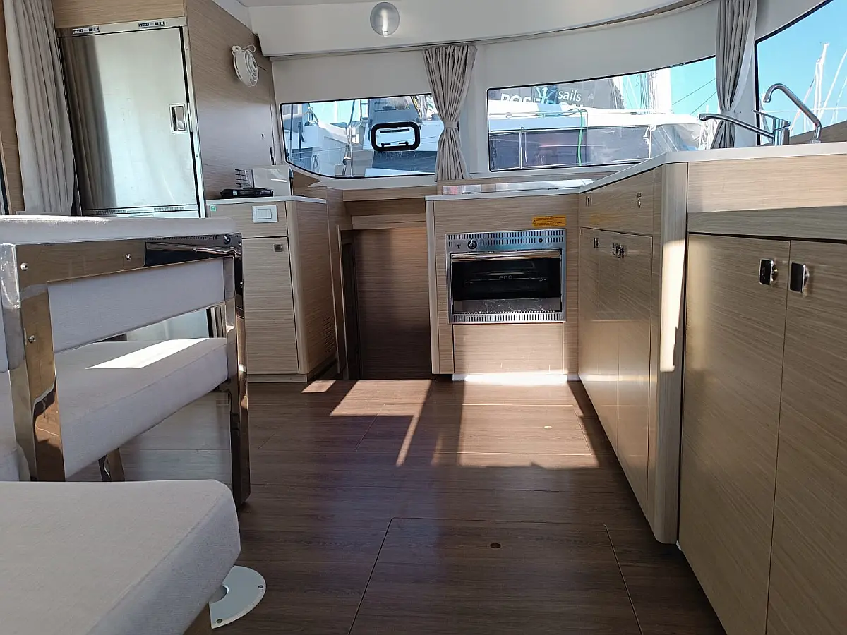 Lagoon 43 - 4 + 2 cab. — photo 14