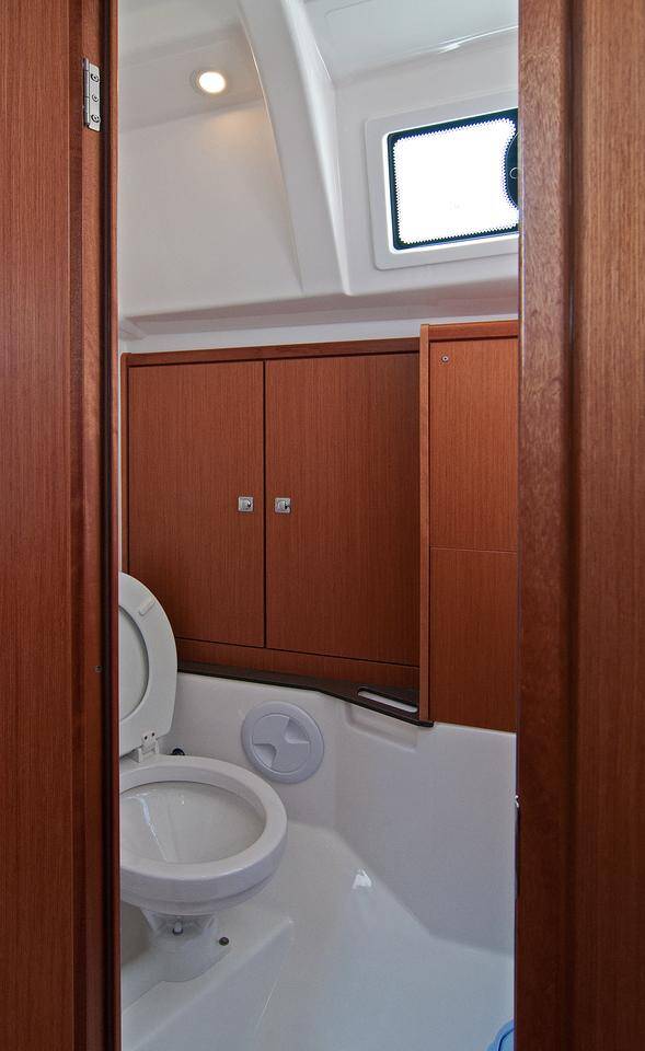 Photo #10 - Bavaria Cruiser 37 - 3 cab. (Adria Nina) en Split - 43122