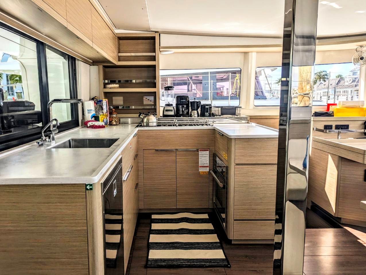 Lagoon 46 - 4 + 2 cab. — photo 8