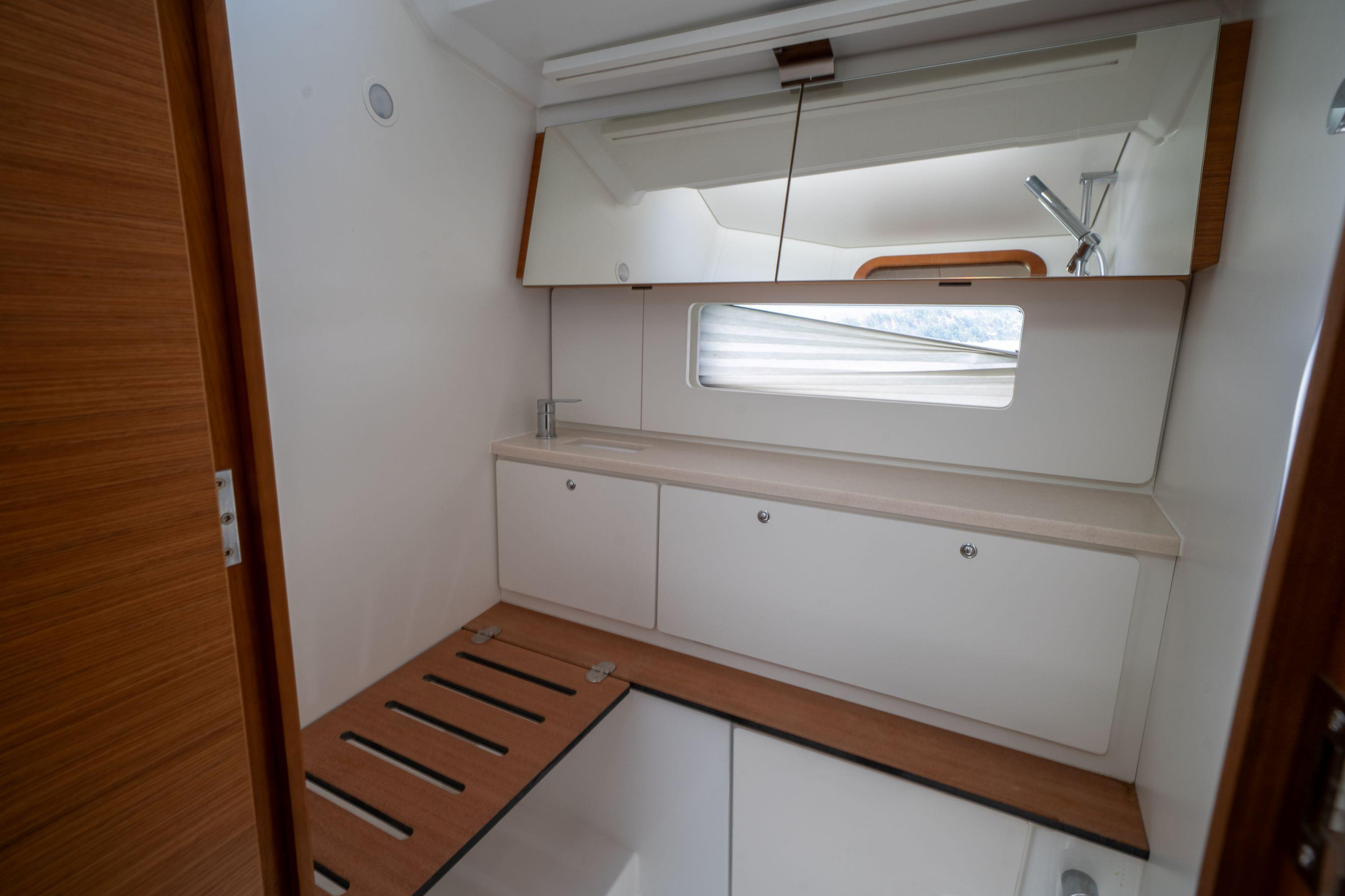 Dufour 44 - 4 cab — photo 10