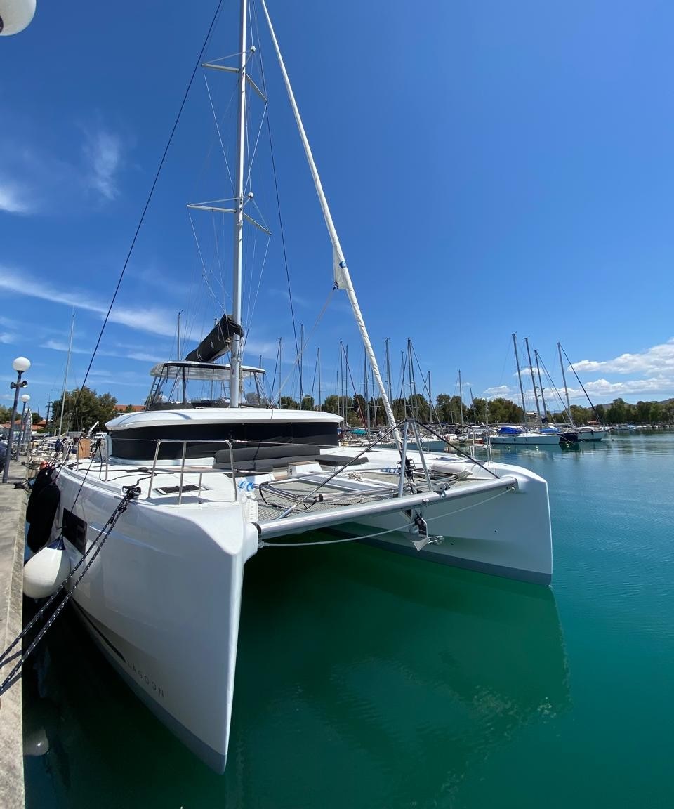 Lagoon 46 - 4 + 1 cab. — photo 1
