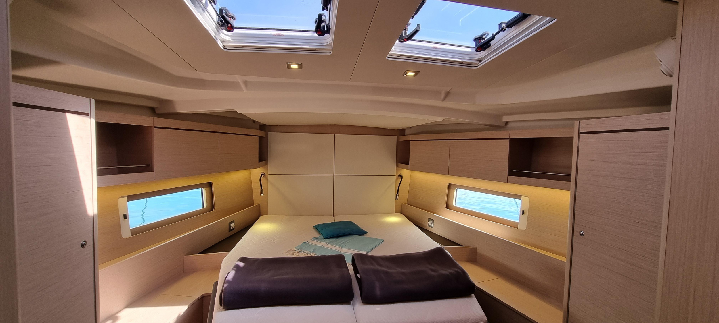 Photo #11 - Oceanis 46.1 - 4 cab. (Entre Deux Poles) in Golfe Juan - 43260