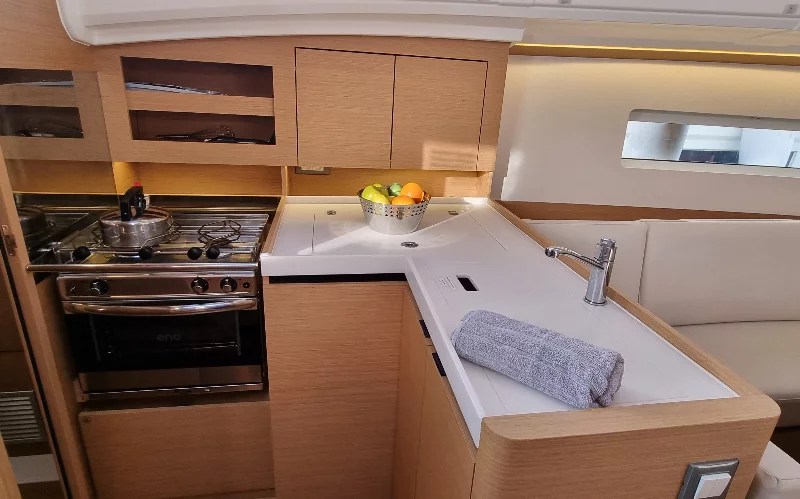 Sun Odyssey 380 (Sunny)  - 7