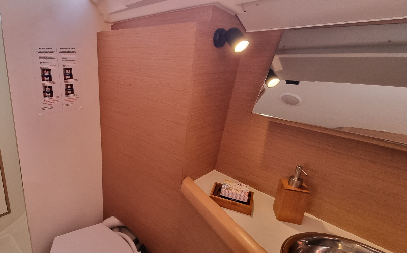 Photo #11 - Sun Odyssey 349 - 2 cab. (Wiskiki) en Golfe Juan - 43273