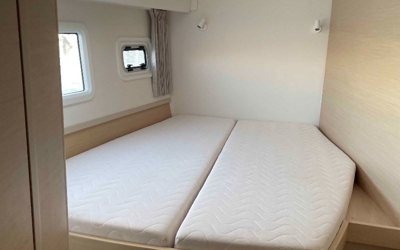 Photo #13 - Lagoon 42 - 3 + 1 cab. (Aventura) in Saint Raphael - 43279