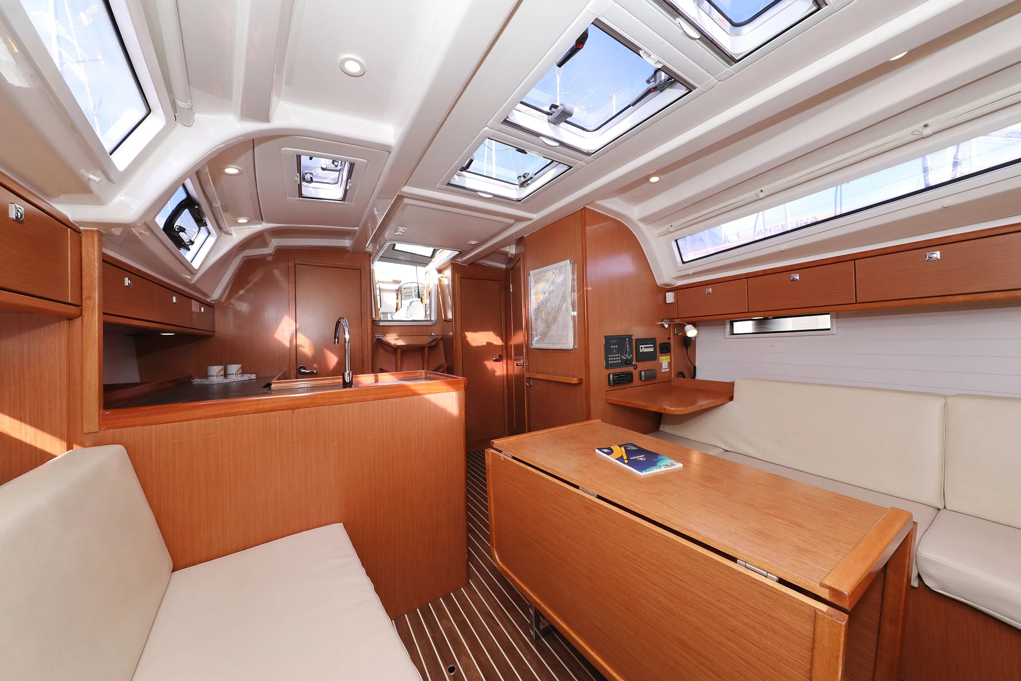 Bavaria Cruiser 37 - 3 cab. (Sun Course)  - 36