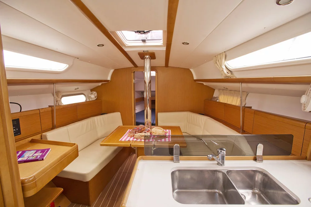 Sun Odyssey 36i (Izella)  - 5