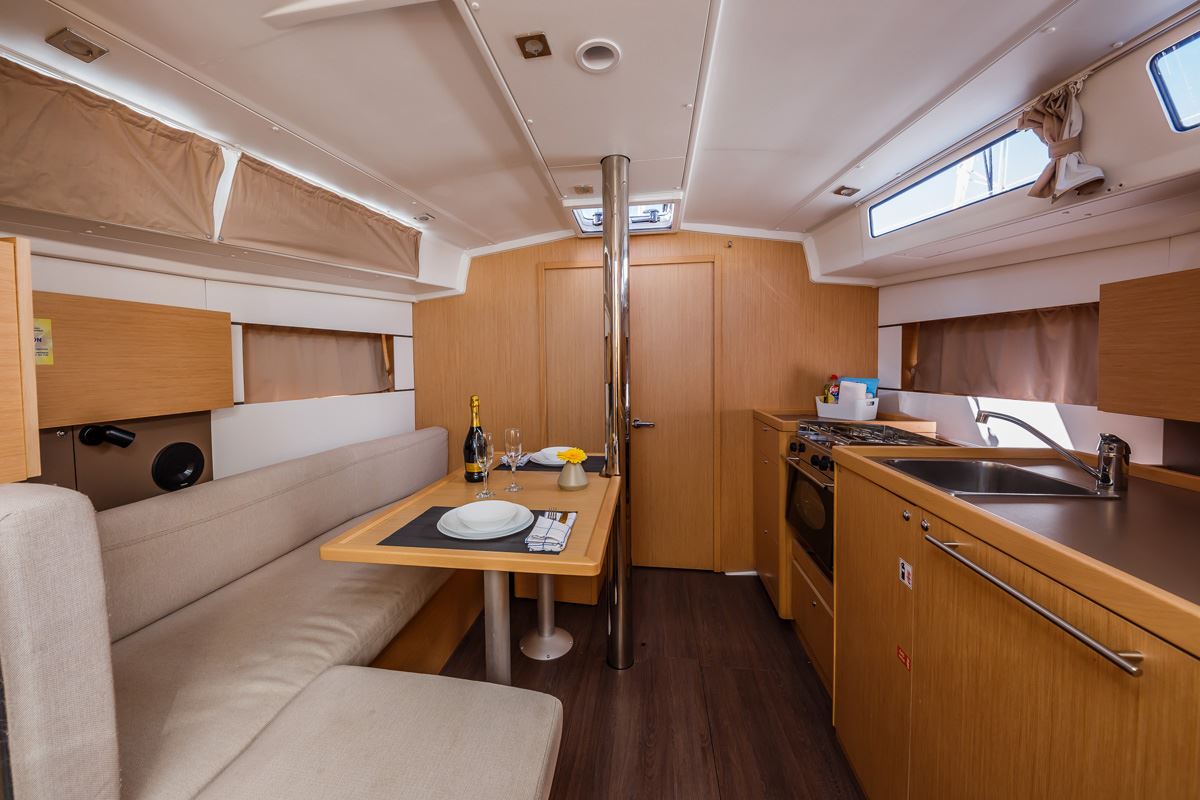 Photo #4 - Oceanis 38.1 (Pleasure) in Trogir - 43401