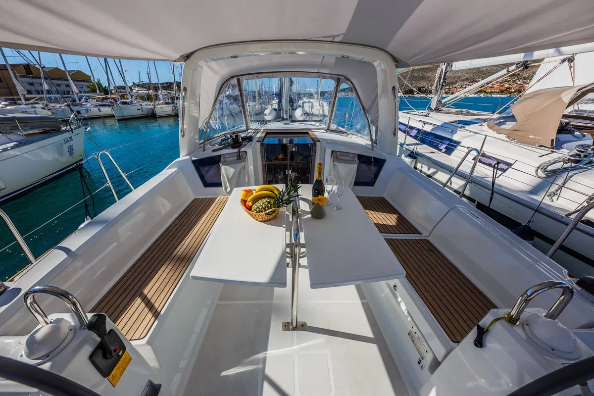 Oceanis 38.1 (Obsession)  - 3