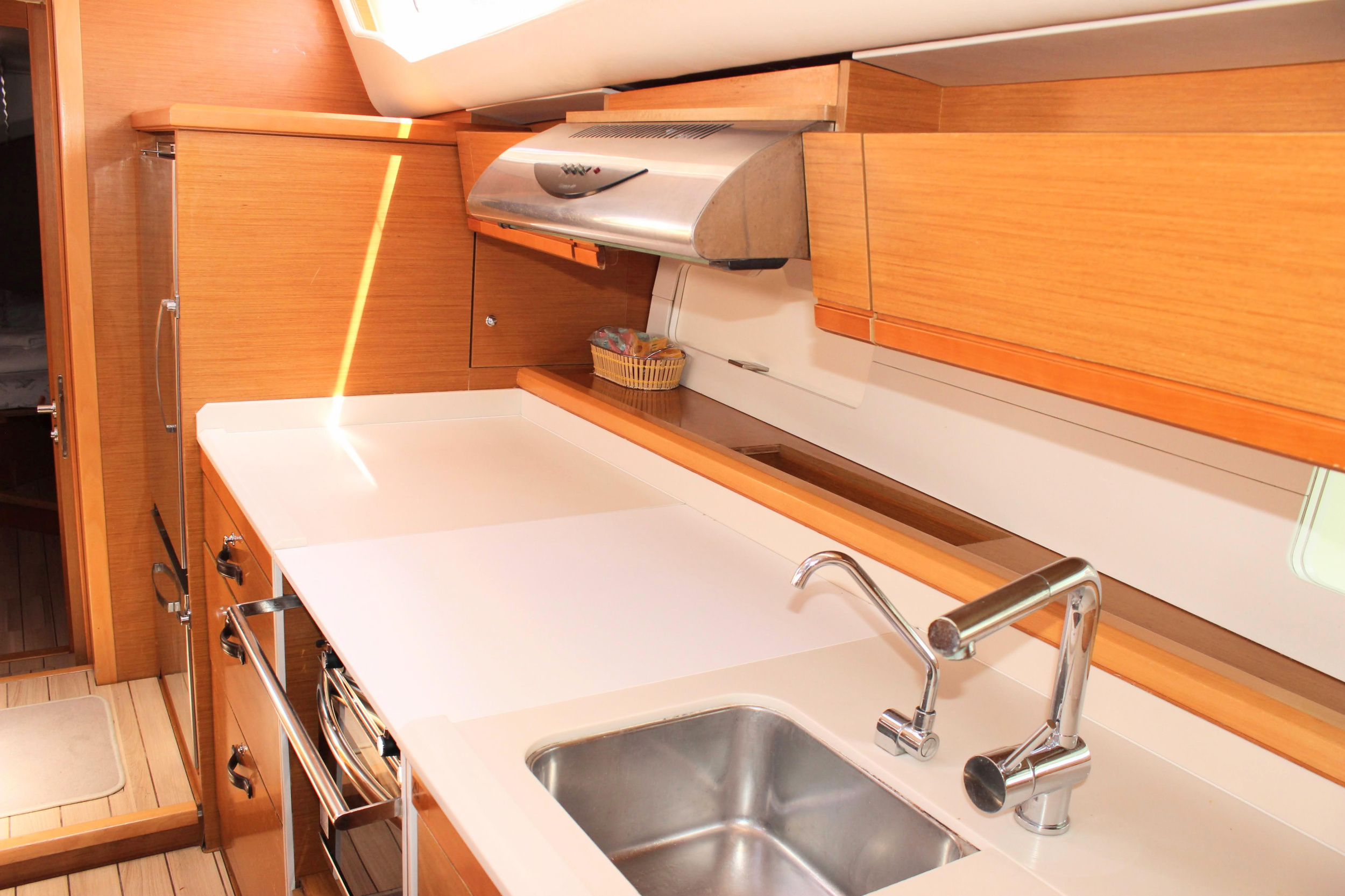 Jeanneau 54 - 6 cab. — photo 10