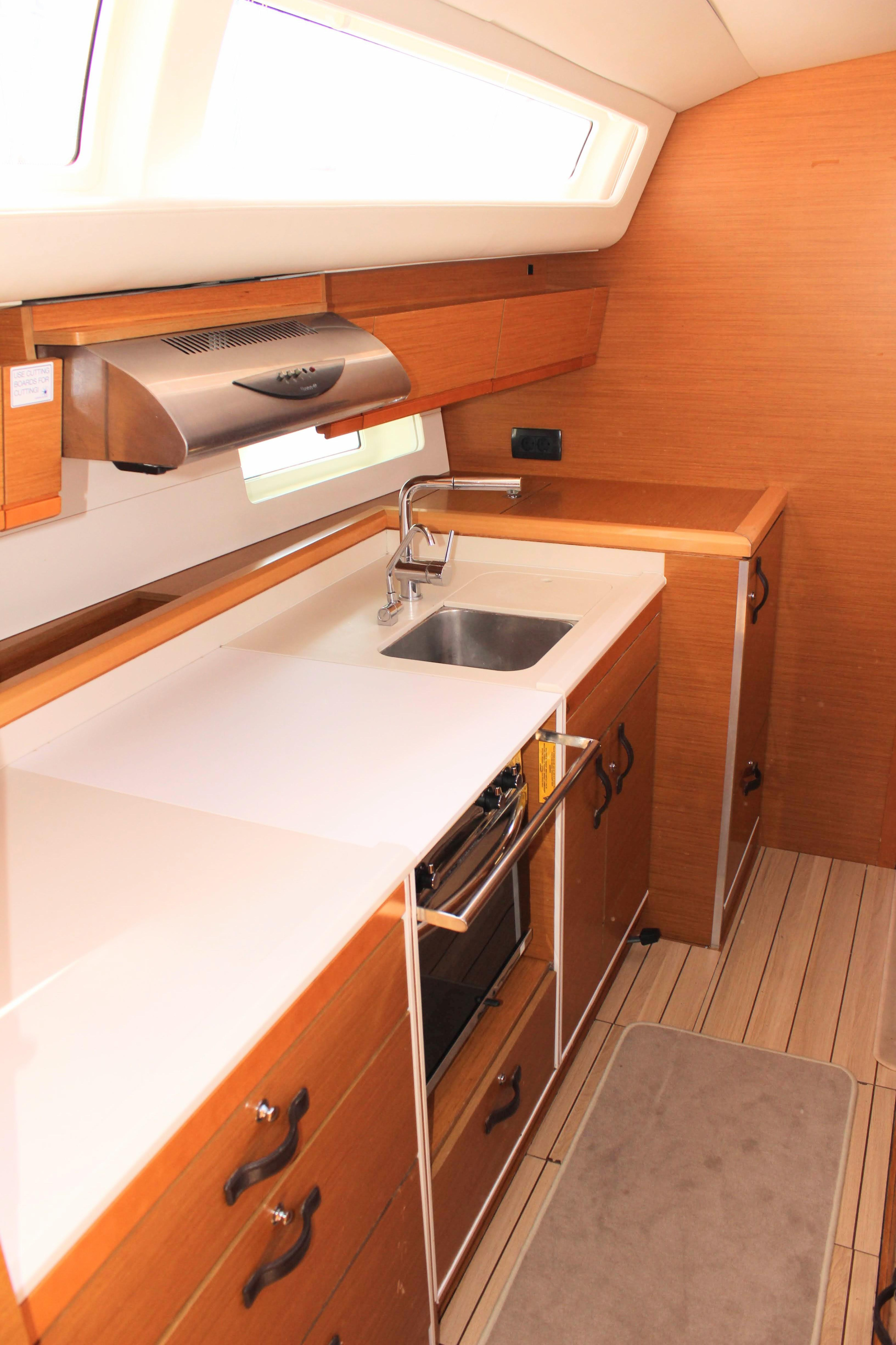 Jeanneau 54 - 6 cab. — photo 12