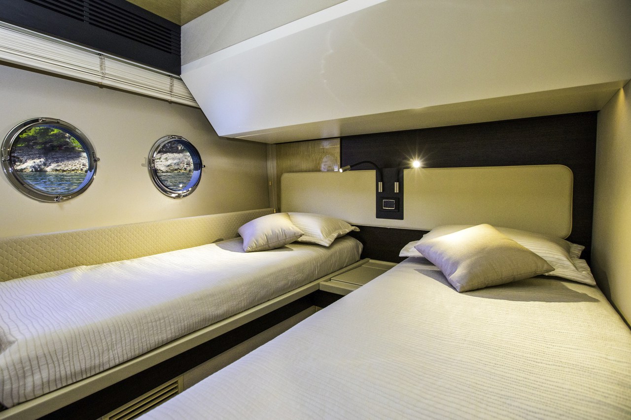 Photo #17 - Azimut 66 (Tamara II) in Trogir - 43444