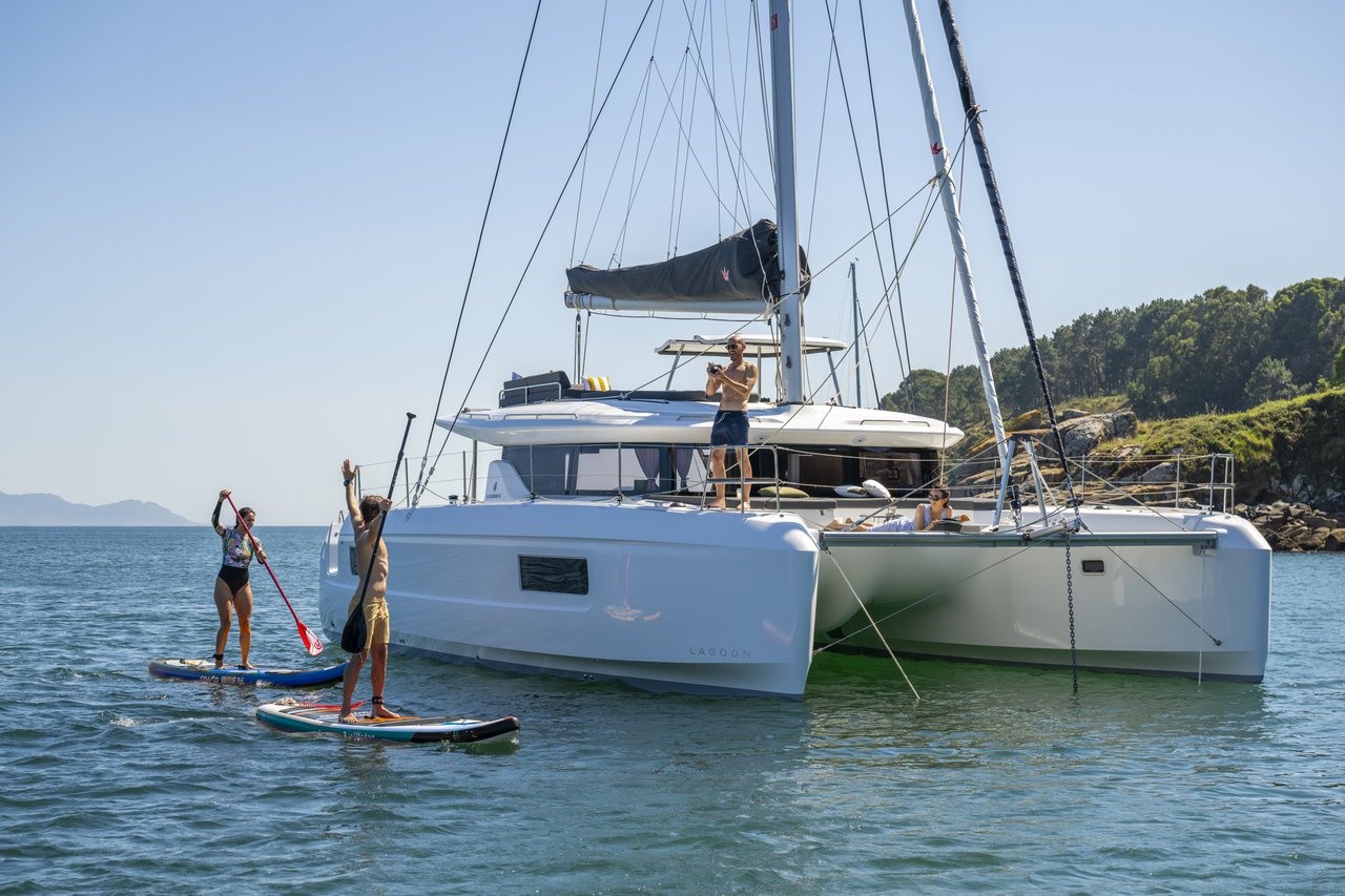 Lagoon 43 - 4 + 1 cab. — photo 1