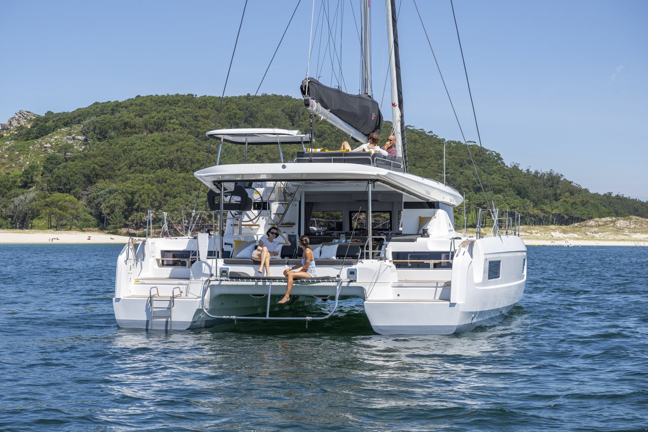 Lagoon 43 - 4 + 1 cab. — photo 2