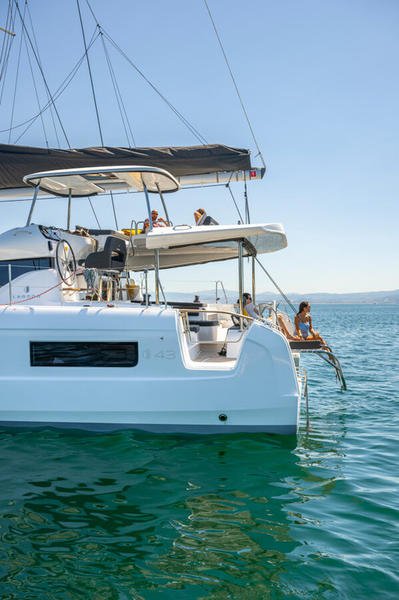 Lagoon 43 - 4 + 1 cab. — photo 3